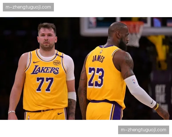 湖人残阵双杀火箭，里夫斯腹斜肌伤情升级为出战成疑